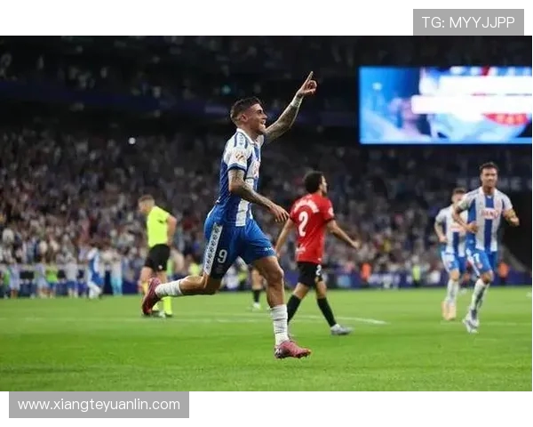 西甲费兰头球精准摆渡 加西亚抢点头球破门助球队取胜